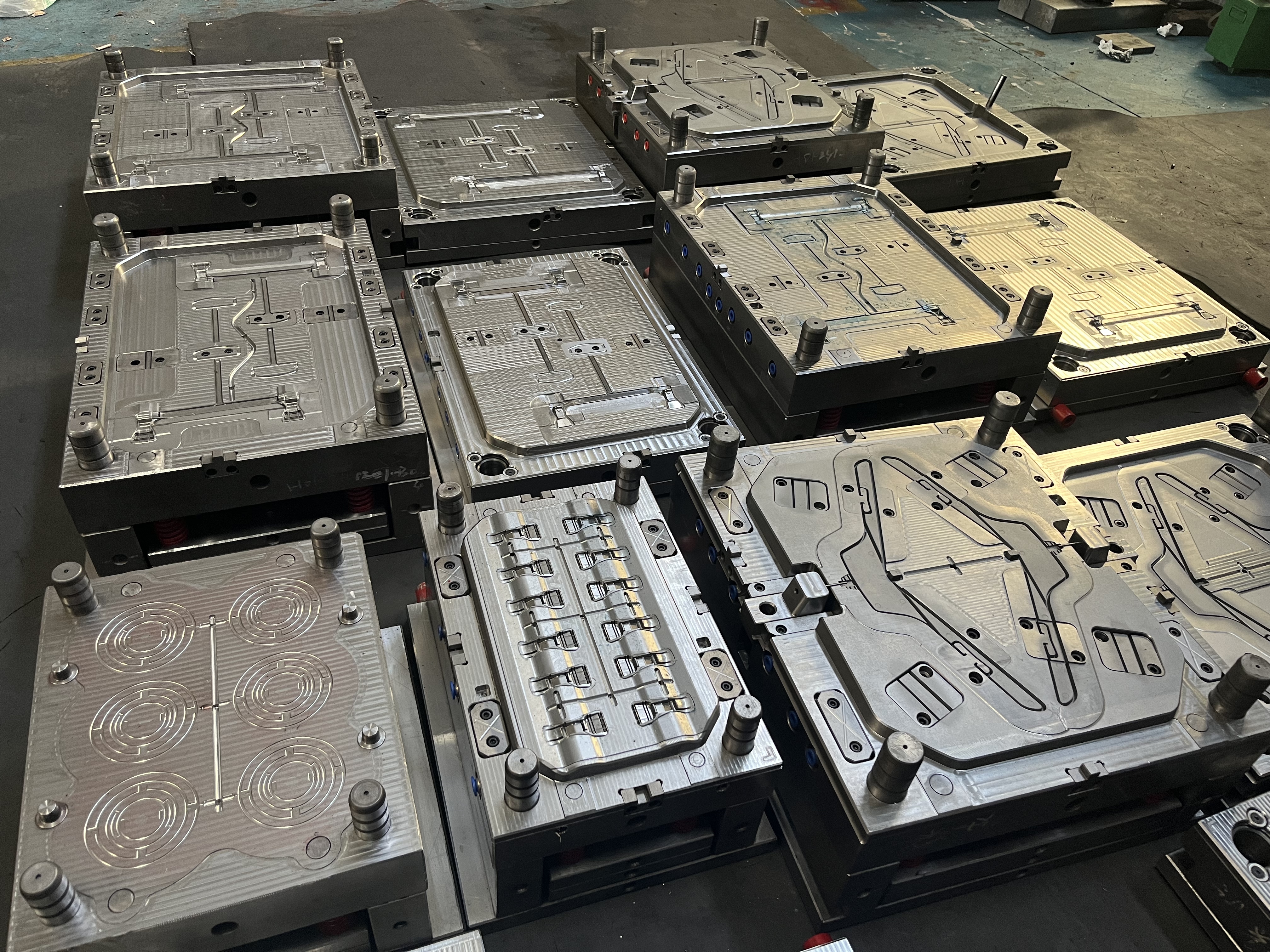 Latest company blogs about Key Basics of Injection Molds: What Manufacturers Need to Know