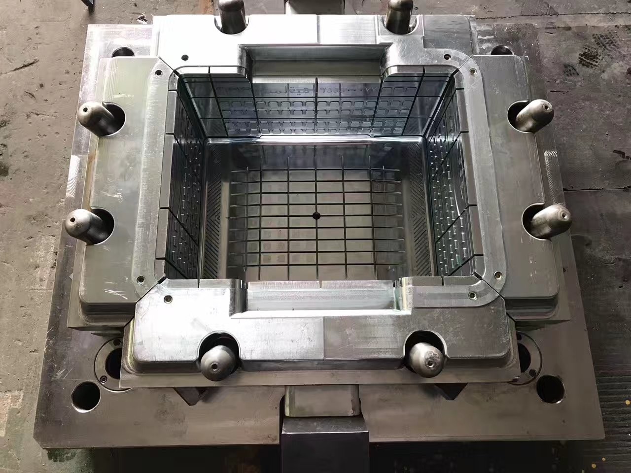 Vegetable Crate Plastic Injection Mould Auto Drop Cold Runner P20/718/H13/NAK80